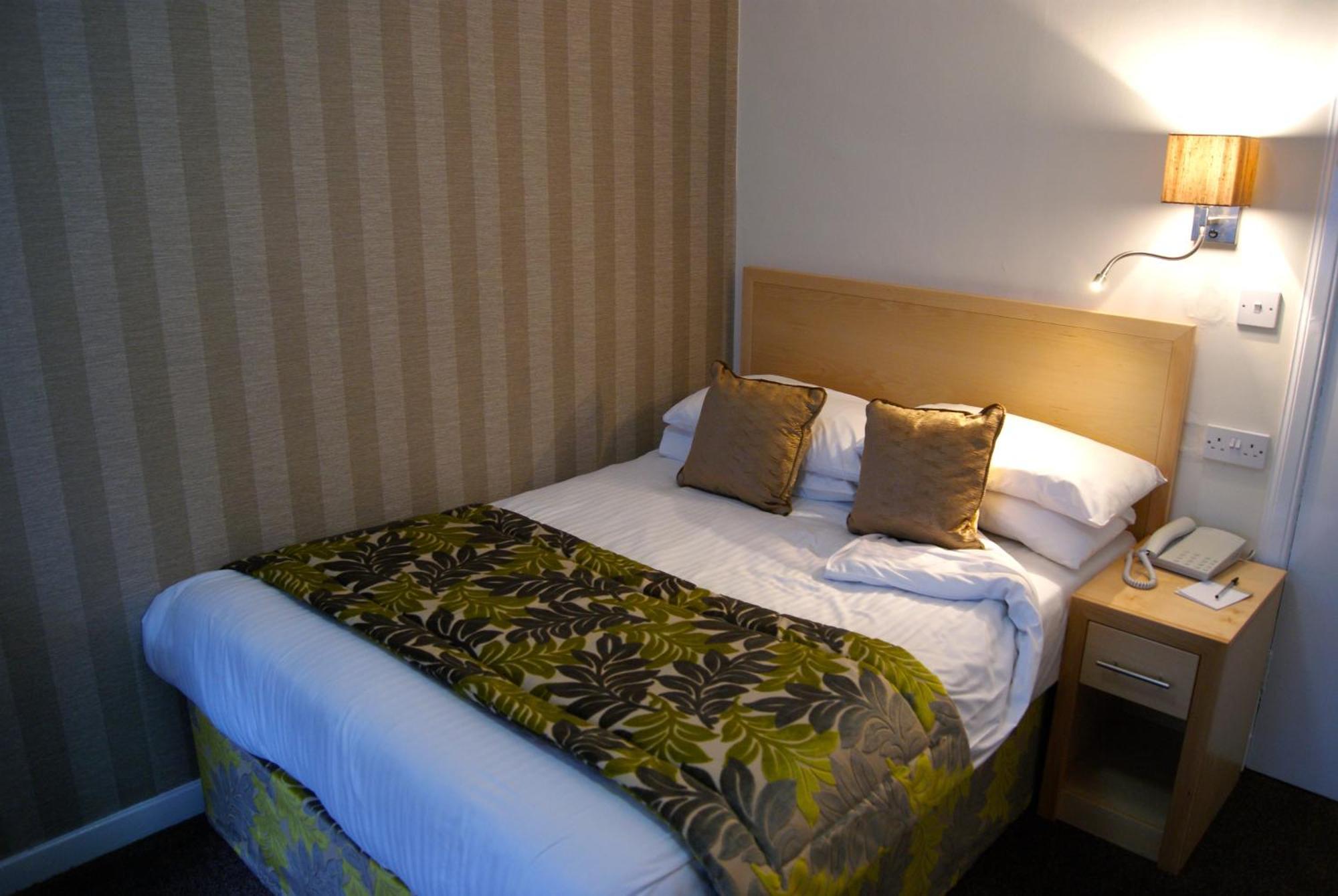Selkirk Arms Hotel Kirkcudbright Room photo
